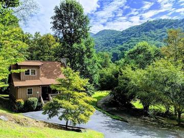 Log Cabin for 4 Guests in Great Smoky Mountains National Park, Cataloochee Valley, Picture 4