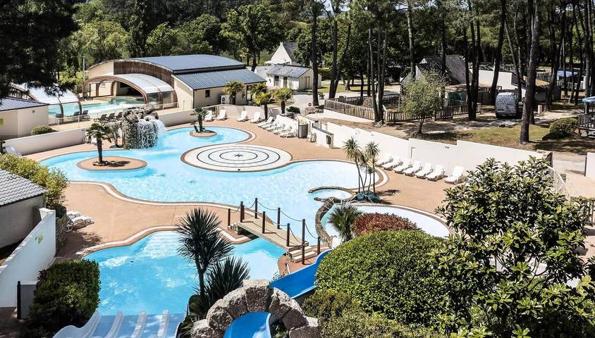 Camping pour 4 personnes, avec Terrasse et Piscine à Crach