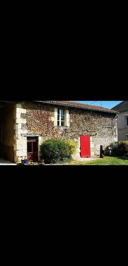 Gîte pour 2 personnes, avec terrasse ainsi que jardin et vue à Mouterre-Silly - 3