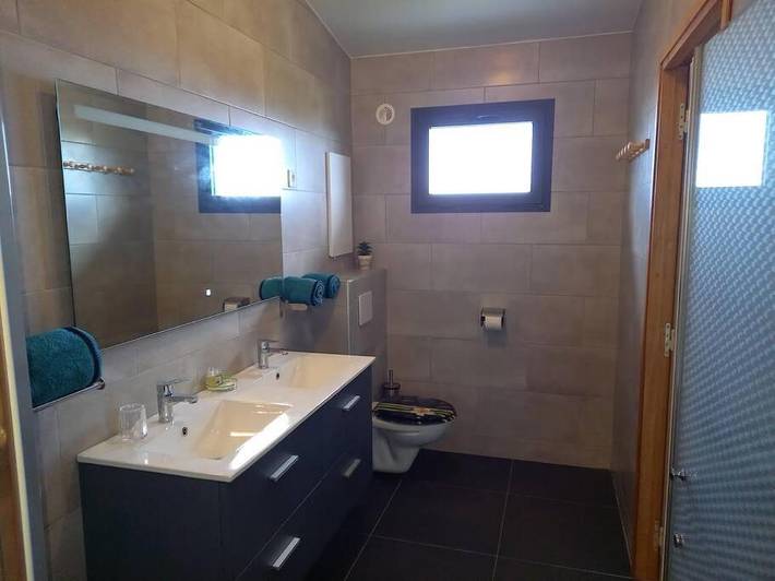 Gîte pour 12 personnes, avec piscine ainsi que terrasse et vue dans Vincendo - 4