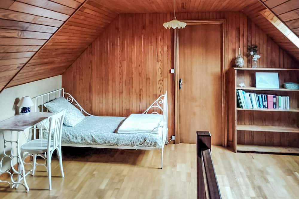 2 bedroom lovely home in Ploudalmézeau in Ploudalmézeau, Région de Brest
