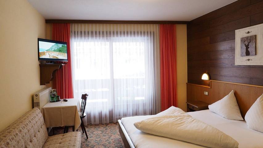 Ferienwohnung für 2 Personen, mit Balkon und Sauna sowie Garten und Seeblick, kinderfreundlich in Eben am Achensee - 4