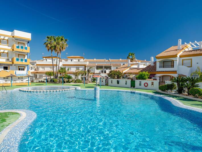 Ferienwohnung für 4 Personen, mit Terrasse und Kinderpool sowie Garten in Oliva - 2