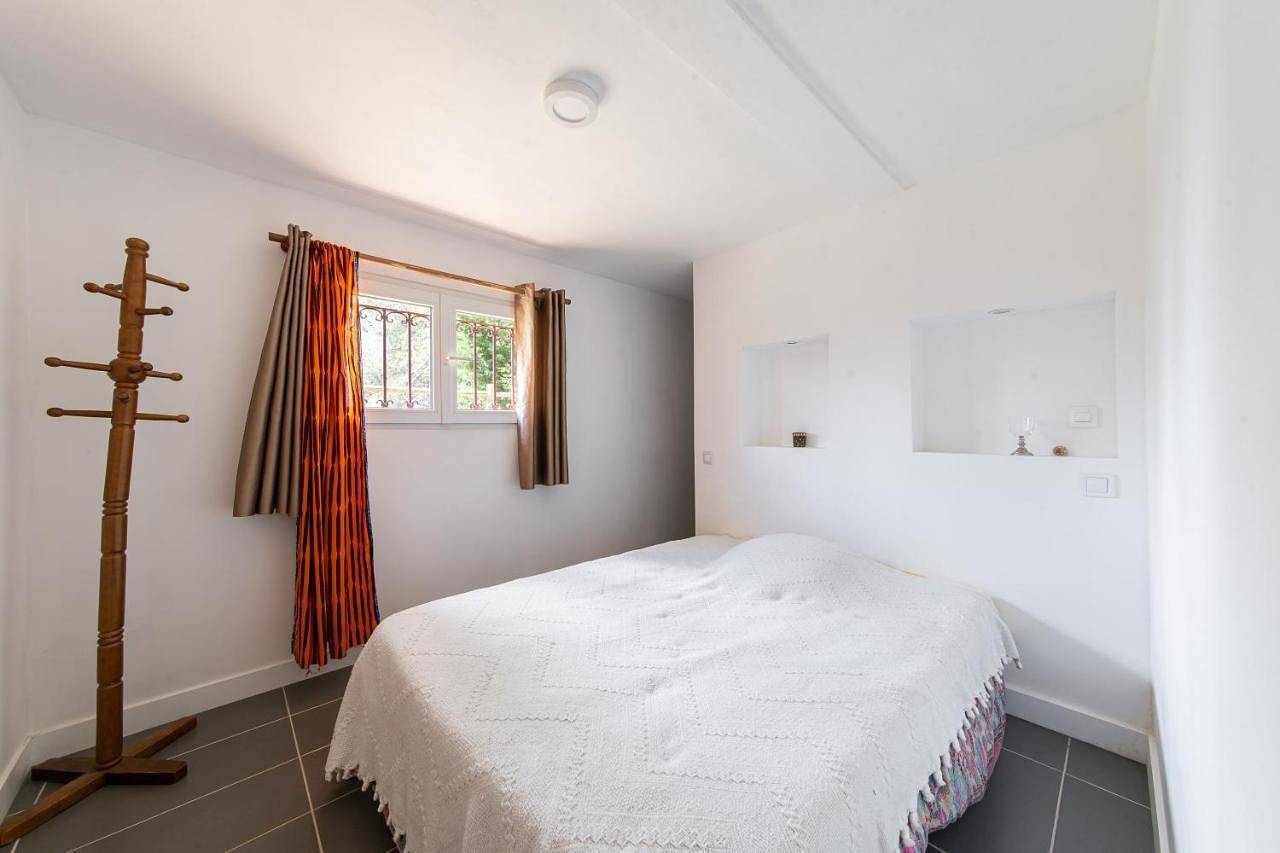 Appartement entier, Two-Bedroom Apartment in Barjols, Région de Brignoles