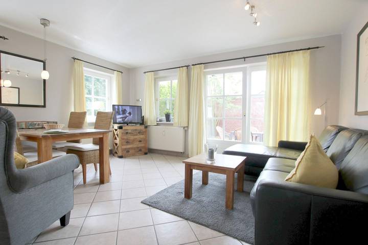 Ganze Wohnung, Ferienwhg. mit 3-Zimmern auf ca. 60m², im Zentrum von Wyk, sehr ruhig gelegen. in Wyk auf Föhr (Stadt), Wyk auf Föhr