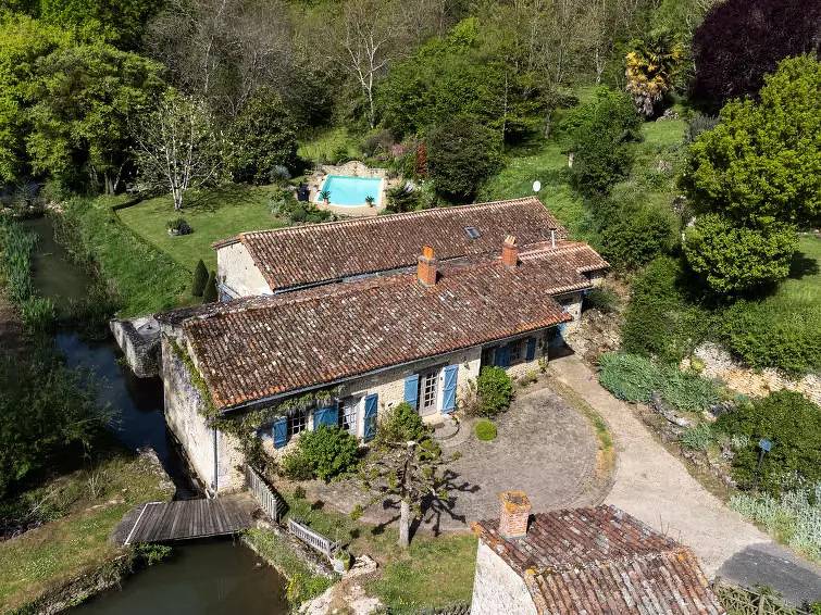 Maison 10 Personnes in Payroux, Vienne