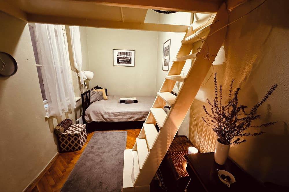 Entire apartment, Cozy 1-bedroom condo in enjoyable Budapest with Wifi in Budapest, Central Hungary