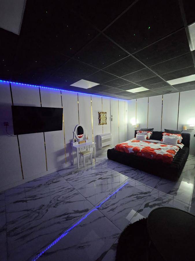 Appartement entier, Love room cosy lyon in Feyzin, Lyon et ses environs