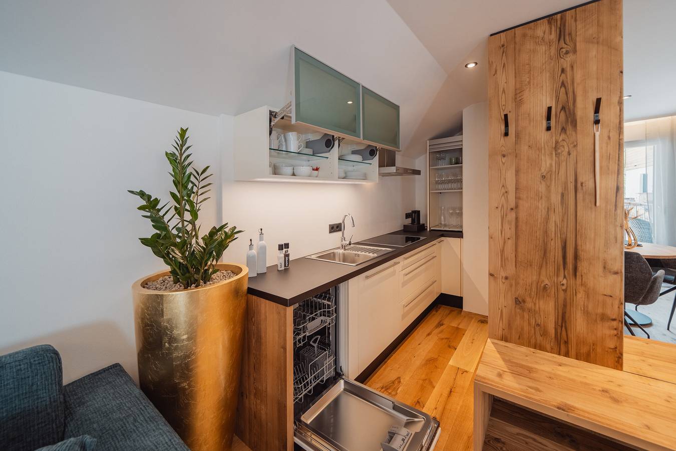 Ganze Wohnung, Ferienwohnung 'Edelweiß' mit Bergblick, Gemeinschaftsterrasse und Wlan in Villgratner Berge, Gsies