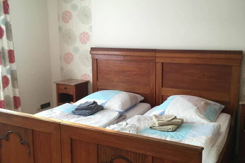 Birgits Kräuterherberge - double room, shower/toilet on the floor in Kempfeld, Hunsrueck
