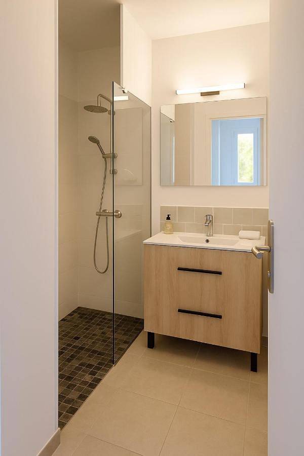 Location de vacances pour 8 personnes, avec vue sur le lac ainsi que vue et jardin, animaux acceptés à Jayat - 3