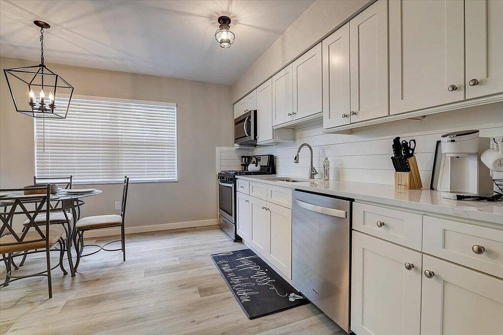 Beautiful and Comfortable 2 Bedroom Home 10 minutes from Beach in Largo, Pinellas County