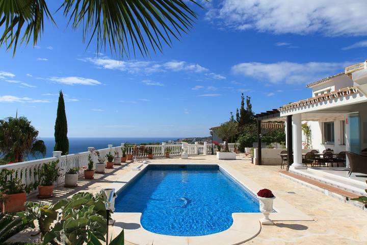 Casa rural para 12 personas, con Vistas al mar además de Terraza y Piscina en Mijas