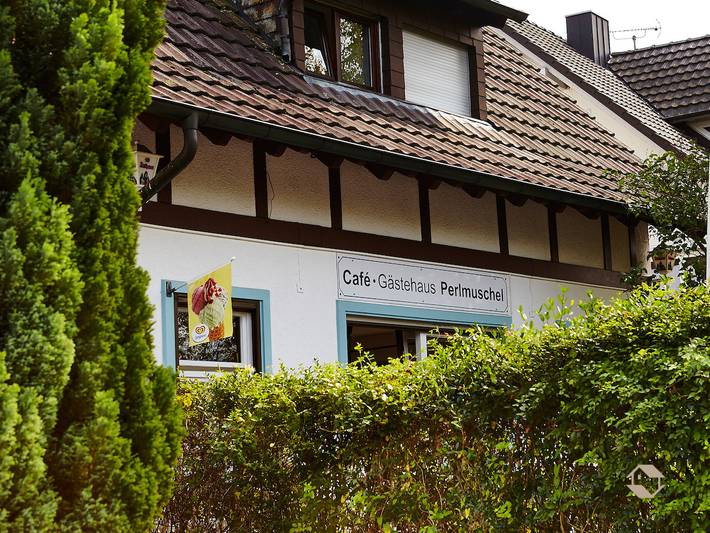 Ganze Ferienwohnung, Gästehaus Café Perlmuschel - Ferienwohnung Sonnendeck, 35 qm, 1 Schlafzimmer, mit Balkon in Strandbad Iznang, Moos