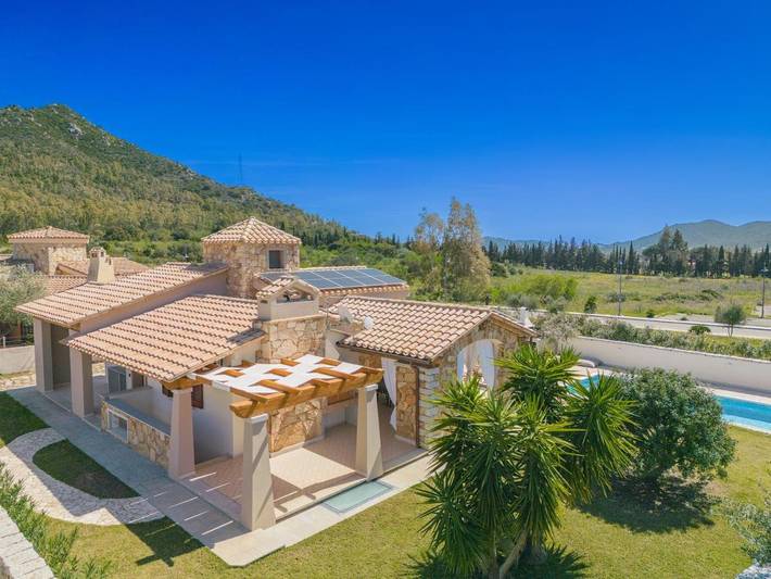 Location de vacances pour 10 personnes, avec jardin ainsi que piscine et vue à Castiadas - 3