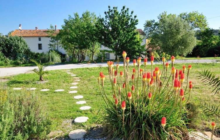 Location de vacances pour 6 personnes, avec Terrasse et Jardin ainsi que Piscine et Vue à Montréal (Lanquedoc-Roussillon) - 4