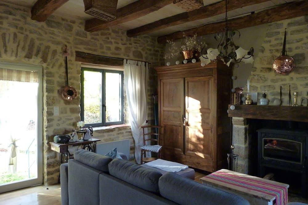 Maison typique, indépendante, au calme, dans le nord Aveyron. 2,4 personnes in Coubisou, Parc naturel régional de l'Aubrac