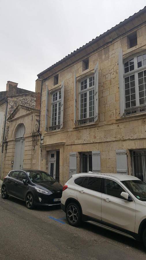 Appartement entier, One-Bedroom Apartment in Lectoure, Gers