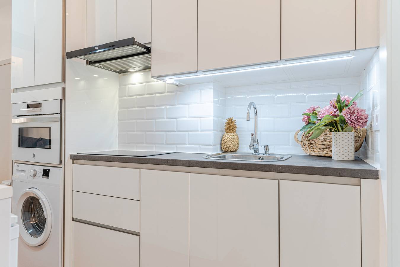 Entire apartment, Apartment 'Abenhamar' with Wi-Fi and Air Conditioning in Centro-Sagrario, Granada