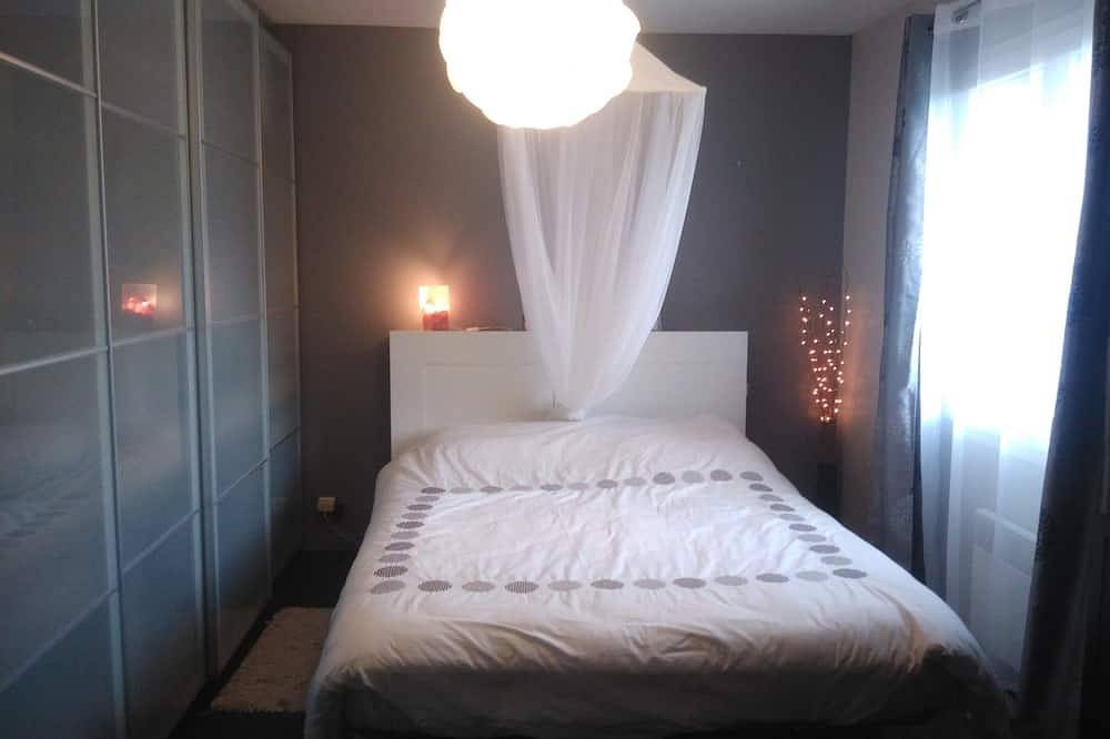 Large family home with heated pool between Bordeaux and the ocean. in Saint-Médard-en-Jalles, Bordeaux und Umgebung