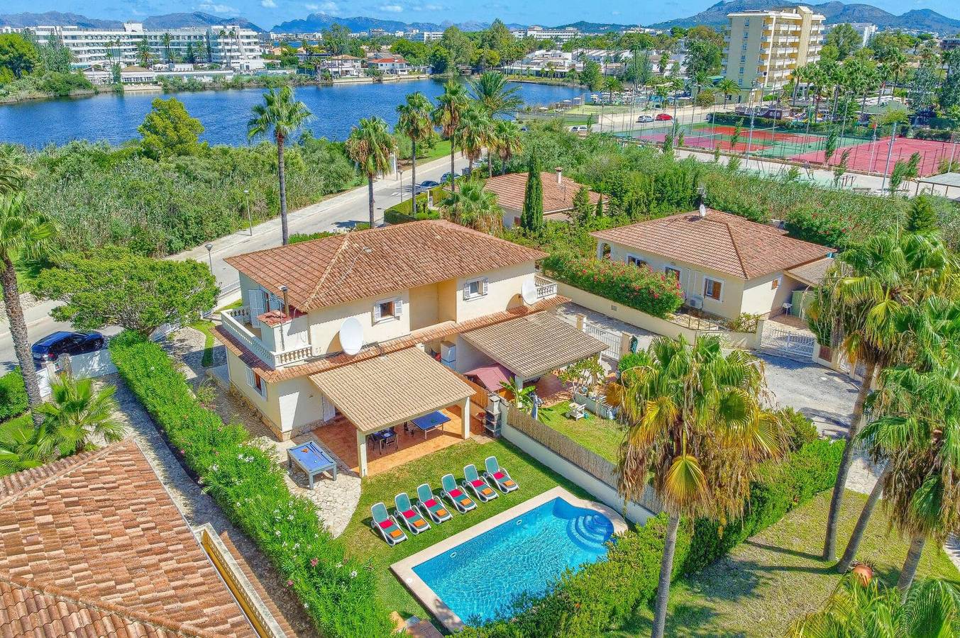 Villa für 6 Personen mit Garten in Playa de Muro, Muro