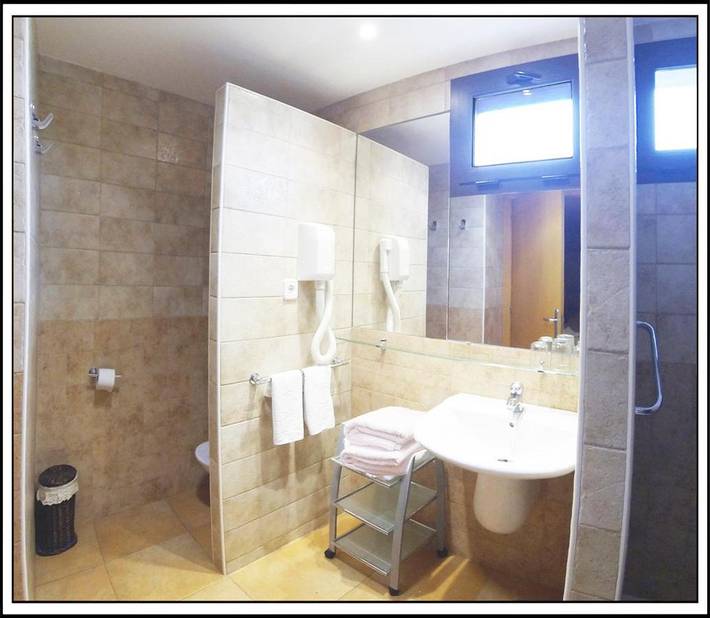 Hôtel pour 5 personnes, avec jardin et vue à Bierge - 2