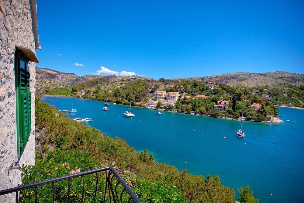 Beautiful Dalmatian style villa surrounded by stunning garden in Milna, Brac