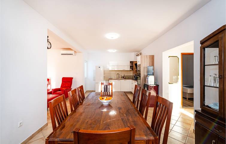 Reizende 2-Zimmer-Wohnung mit Pool, Terrasse und WLAN in Grad Benkovac, Zadar