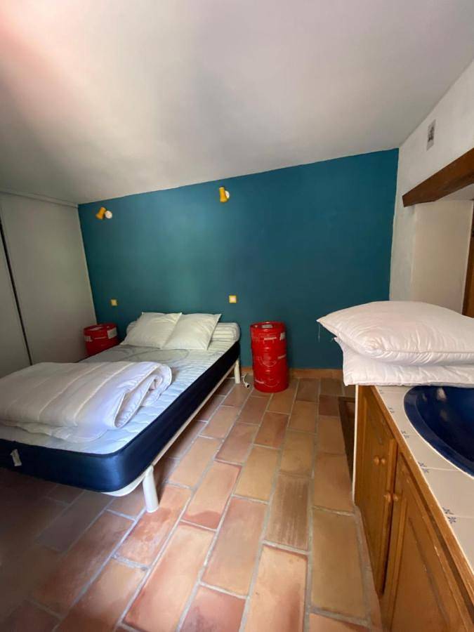 Location de vacances pour 8 personnes, avec jardin ainsi que jacuzzi et piscine à Ucel - 2