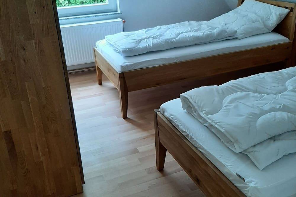 Ganze Wohnung, Og Wohnung mit 2 Schlafzimmern und 2 Duschbädern für max. 6 Personen in Carolinensiel-Harlesiel, Wittmund