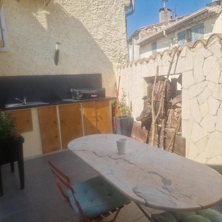 Location de vacances pour 8 personnes, avec terrasse à Saint-Zacharie