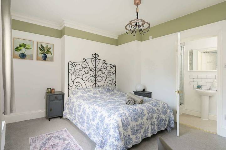 19th Century House, Private Parking, nr Painswick in Stroud, Gloucestershire