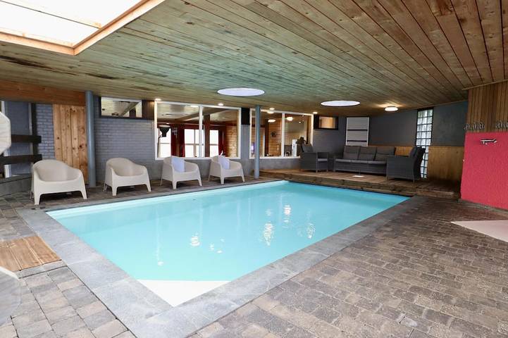 Location de vacances pour 19 personnes, avec terrasse et jacuzzi à Trooz