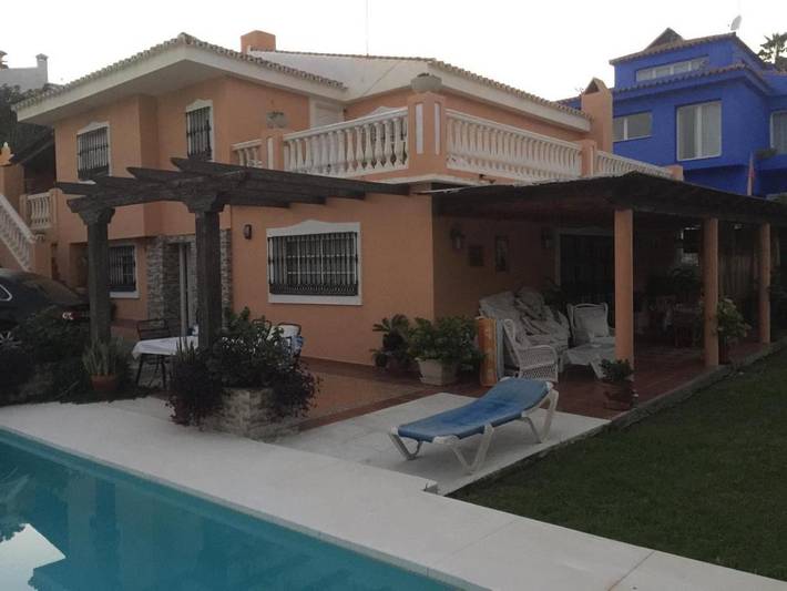 Chalet para 6 personas, con terraza y jardín además de vistas y piscina, Se admiten mascotas en Mijas Costa