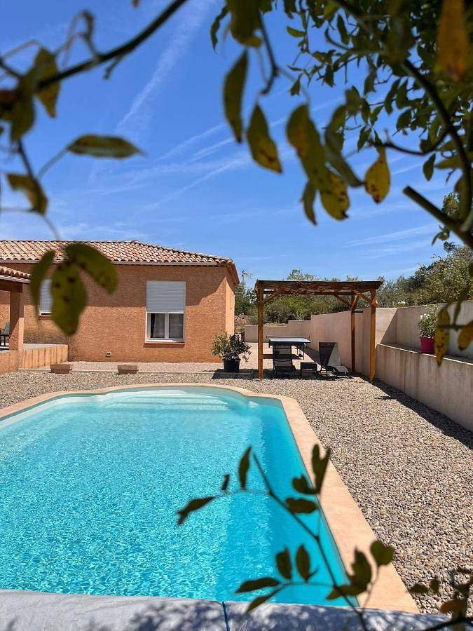 Chambre d’hôte pour 3 personnes, avec Terrasse et Jardin ainsi que Piscine et Vue