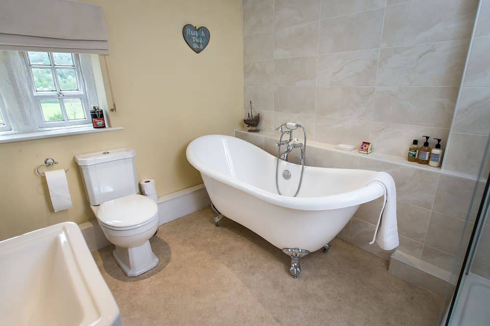 Gorgeous cosy dog friendly Nidderdale  cottage built 1780  short walk to shops in Pateley Bridge, Nidderdale AONB