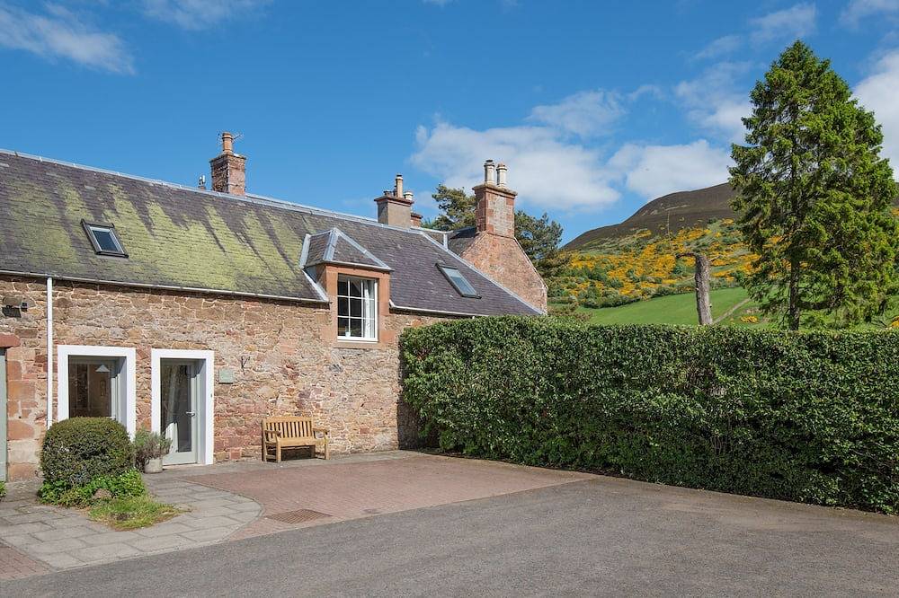Eildon Melrose Holiday Cottages & Log Cabins - The Granary in Melrose, Scottish Borders