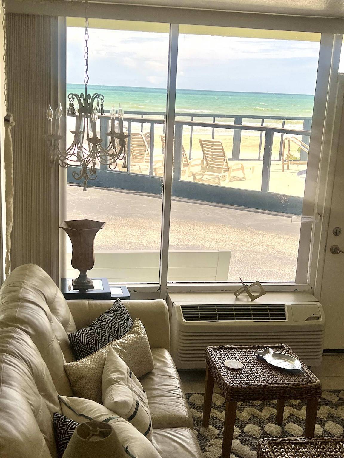 Ganze Wohnung, Ocean Breeze - Ocean Front at Symphony Beach Club in Ormond Beach, Florida