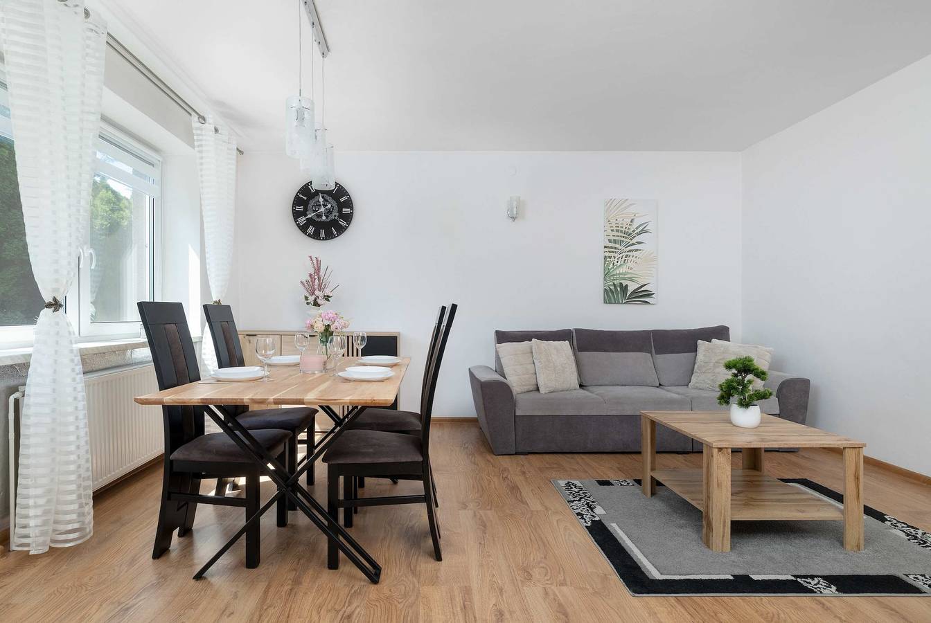 Spacious House with Garden | Three Bedrooms | Garage in Wieliczka, Kleinpolen