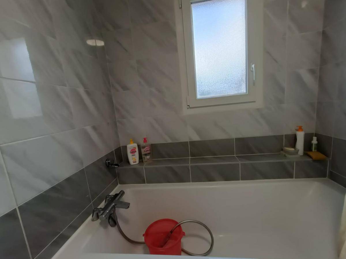 Appartement de vacances entier, Large Double Room in Maurepas, Yvelines