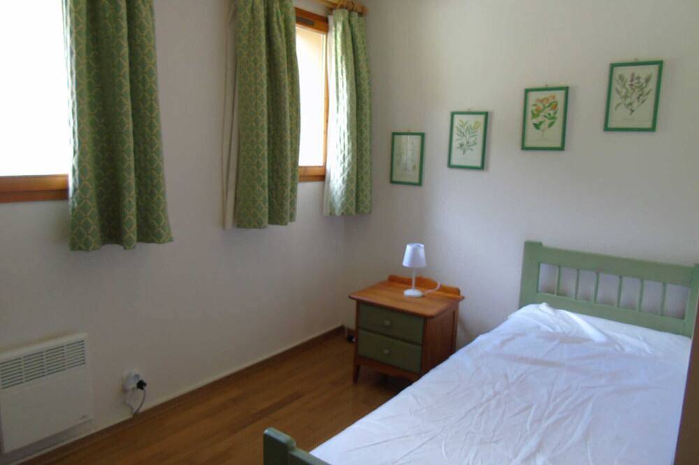 Entire apartment, Spacious 4-room apartment with mezzanine, 200m from ski lifts, Wifi included in Valfréjus, Modane