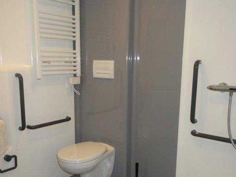 Camping Le Val de Landrouet - Chalet 2 personnes - 2 personnes in Merdrignac, Région de Dinan