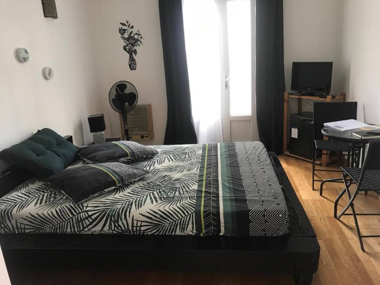Chambre d’hôtes Ardèche du Sud avec terrasse privée, jardin et Wi-Fi in Saint-Remèze, Privas