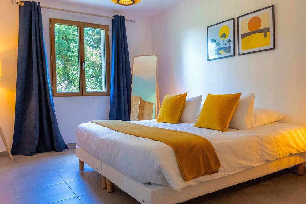 Luxe et sérénité : jacuzzi, sauna, piscine chauffée, home-cinéma et plus près du Mans in Yvré-l'Évêque, Sarthe