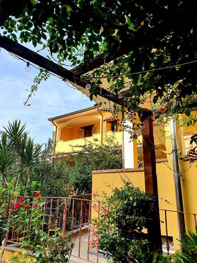 Location de vacances pour 2 personnes, avec Balcon et Terrasse ainsi que Jardin et Vue à Palmas Arborea