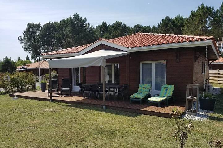 Maison de vacances pour 8 personnes, avec terrasse ainsi que jardin et piscine à Parentis-en-Born