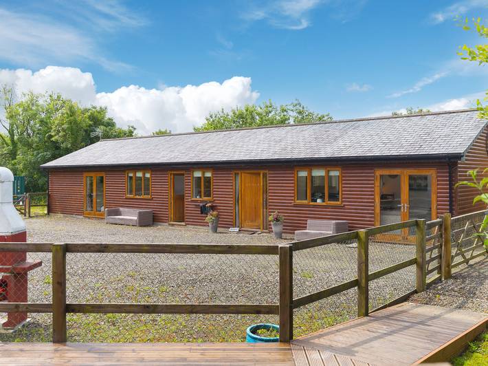 Cottage for 8 people, with Hot tub and Garden as well as Lake view in St. Breward