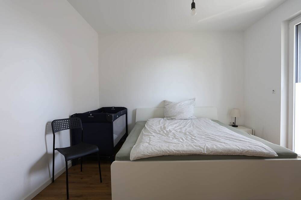 Ganze Wohnung, Apartment \"Paris\" 77m² |Köln|Messe|Phantasialand|Bonn in Phantasialand, Erftstadt