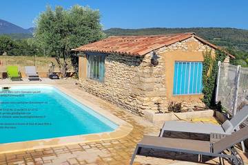 Gîte pour 2 personnes, avec piscine et jardin à Gargas