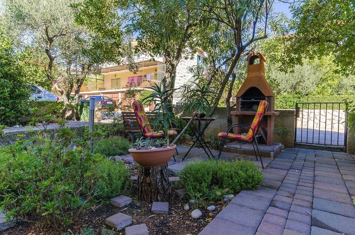 Gîte pour 6 personnes, avec jardin et terrasse, animaux acceptés à Stari Grad - 3